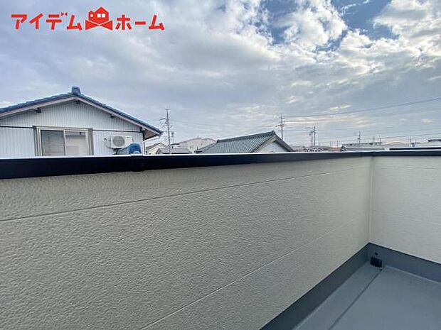 南向きで陽当りの良いバルコニーは、 お洗濯が楽しくなりますね