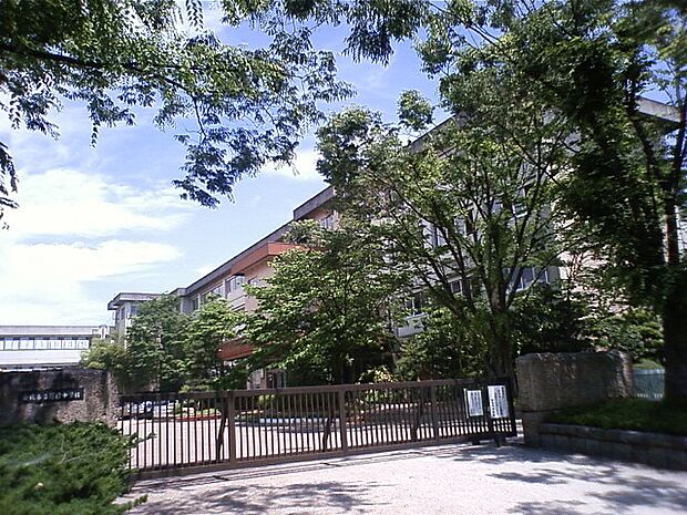 安城市立篠目中学校（1900m）