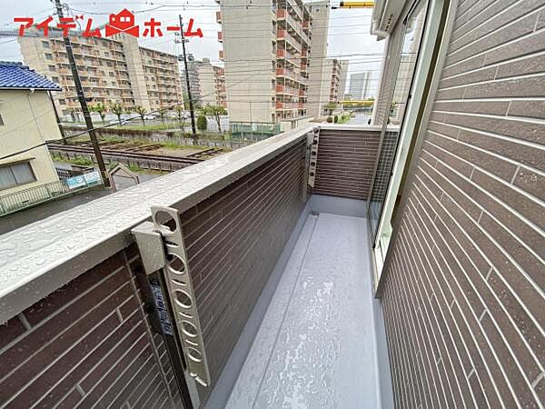 南向きで陽当りの良いバルコニーは、 お洗濯が楽しくなりますね！
