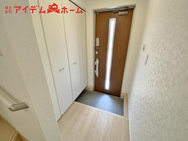 5号棟 シンプル且つモダンなエントランス＆ホール！ 訪れる人を心地よく迎え入れてくれます。