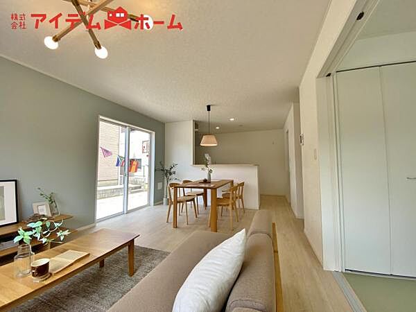 5号棟 キッチンで家事をしていても いつでも家族が近くに感じられるLDK。