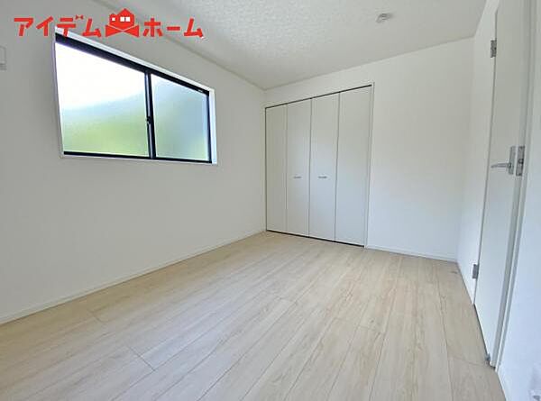 2号棟 お子様の成長に合わせて変化できるよう、 使いやすくシンプルに仕上げてあります。