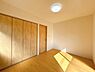 収納：各居室に収納付きです。 居室空間をより広々と使えます！