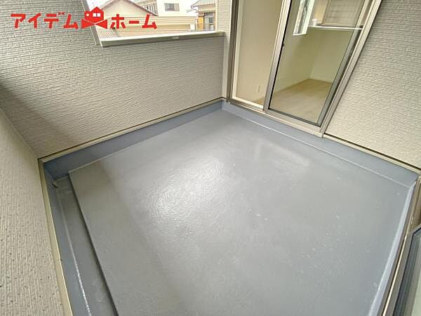 南向きで陽当りの良いバルコニーは、 お洗濯が楽しくなりますね！