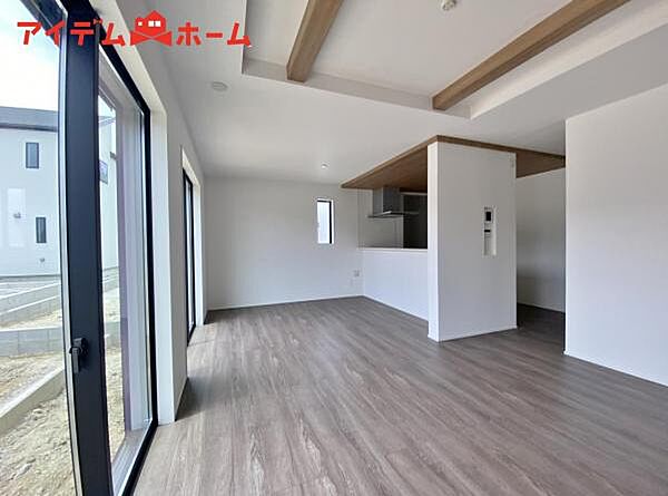 7号棟 キッチンで家事をしていても いつでも家族が近くに感じられるLDK。