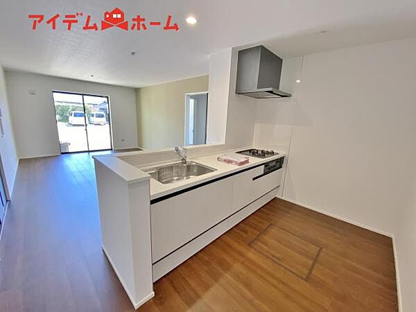 3号棟 ダイニングを見渡せる、 使い勝手の良いシステムキッチン。