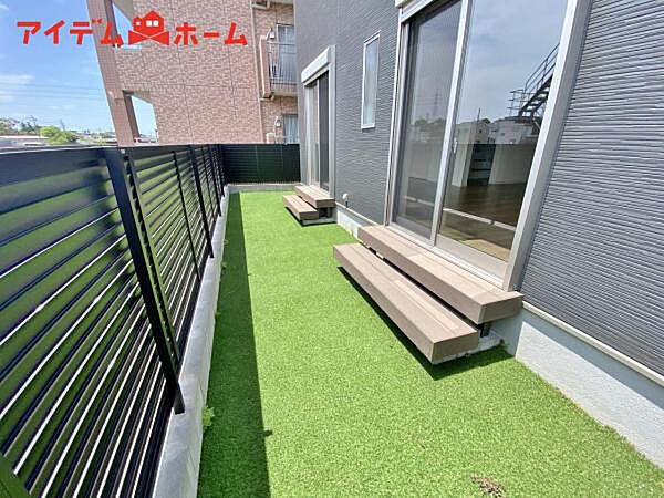 憧れの庭付き！ガーデニングを楽しんだり、 お子様の外遊びにもご利用いただけます。