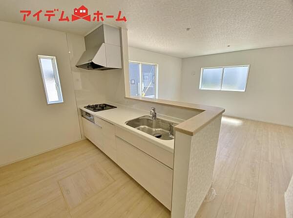 3号棟 ダイニングを見渡せる、 使い勝手の良いシステムキッチン。