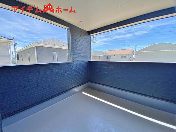 3号棟 南向きで陽当りの良いバルコニーは、 お洗濯が楽しくなりますね！