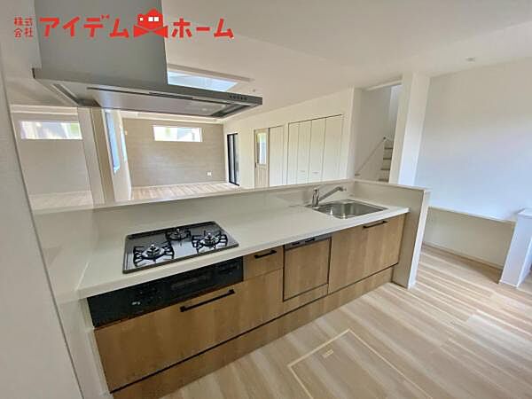 1号棟 料理をする時間が楽しくなる、広いワークトップ！ 収納もたっぷりついています！