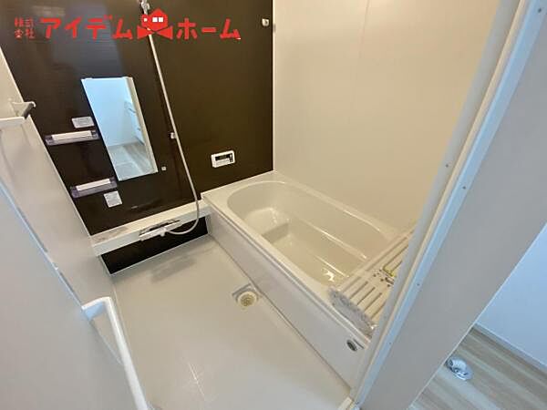 1号棟 1坪タイプのバスルーム。 ゆったり足が伸ばせるので、毎日の疲れを癒やせます。