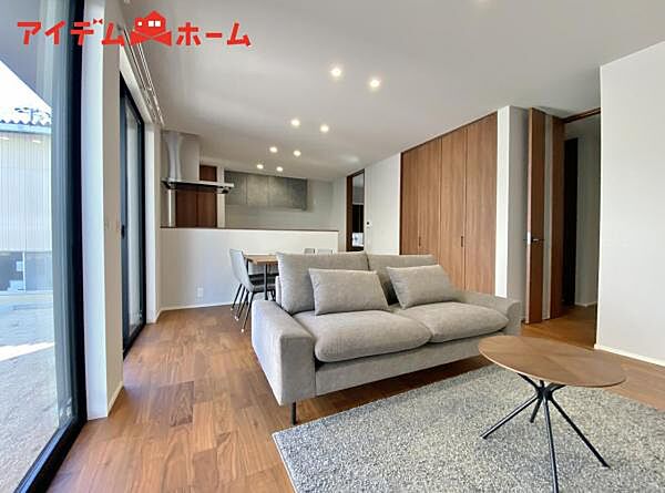 B棟 キッチンで家事をしていても いつでも家族が近くに感じられるLDK。