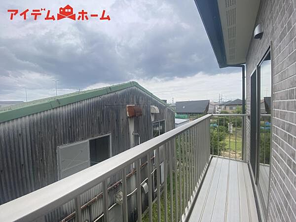 南向きで陽当りの良いバルコニーは、 お洗濯が楽しくなりますね！