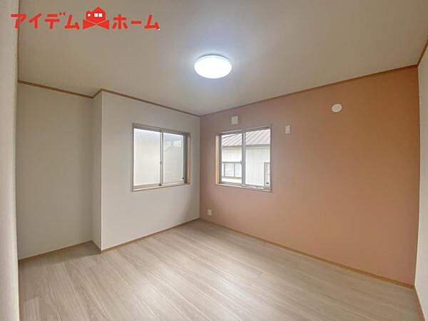 広々とした居住空間は日々の暮らしを彩り、 心のやすらぎと満足感を与えてくれます。