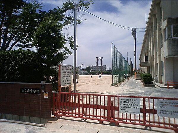 知立市立知立南中学校（750m）