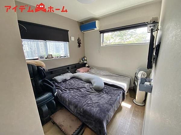 2面採光がとれる主寝室は南側に窓を設けているため 一日中明るく、気分も明るくなります！