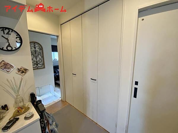 廊下にも収納があり、 居室空間をより広々と使えます！