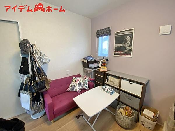 広々とした居住空間は日々の暮らしを彩り、 心のやすらぎと満足感を与えてくれます。