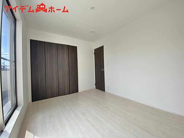 各居室に収納付きです。 居室空間をより広々と使えます！
