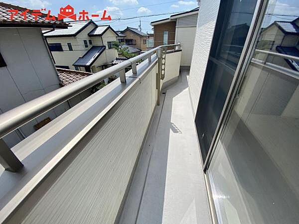 南向きで陽当りの良いバルコニーは、 お洗濯が楽しくなりますね！