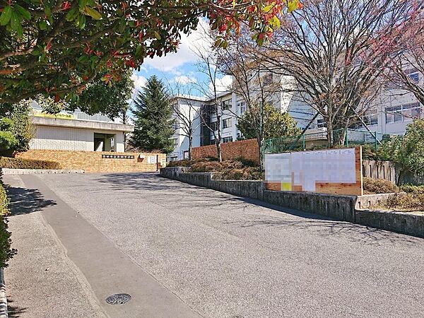 豊田市立井郷中学校（770m）
