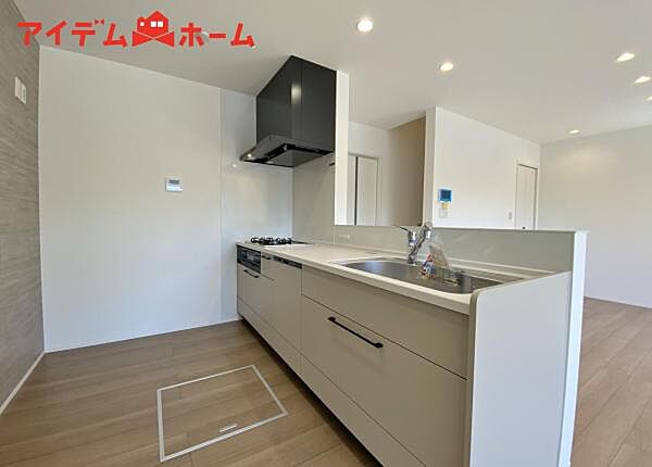 3号棟 ダイニングを見渡せる、 使い勝手の良いシステムキッチン。
