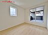 洋室：1号棟 広々とした居住空間は日々の暮らしを彩り、 心のやすらぎと満足感を与えてくれます。
