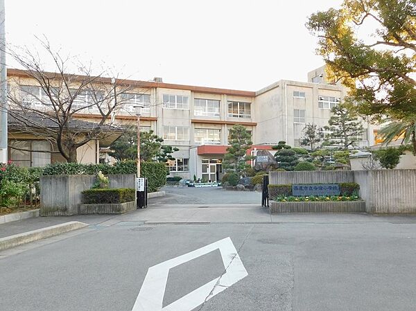 西尾市立寺津小学校（1021m）