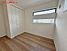 洋室：2号棟 広々とした居住空間は日々の暮らしを彩り、 心のやすらぎと満足感を与えてくれます。