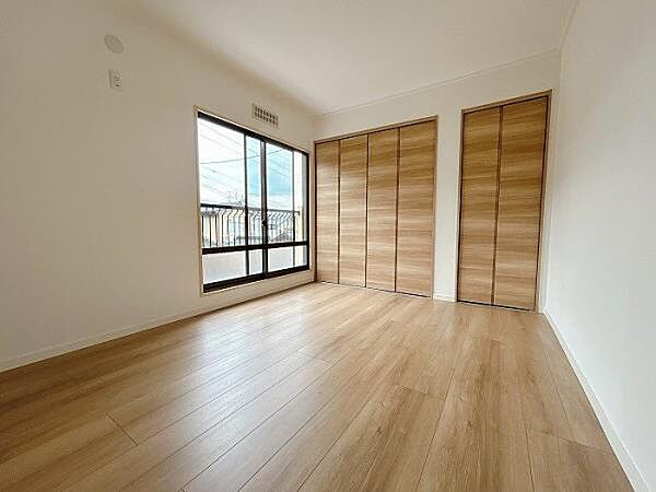 広々とした居住空間は日々の暮らしを彩り、 心のやすらぎと満足感を与えてくれます。