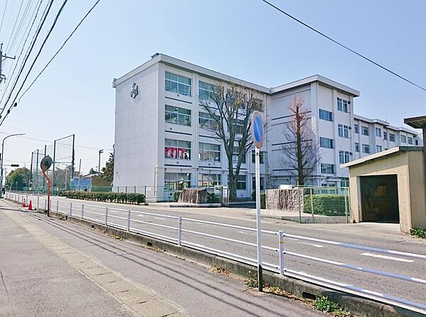 豊田市立猿投台中学校（900m）