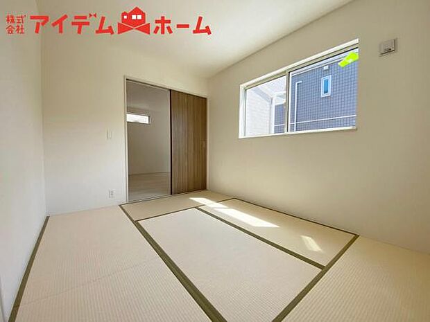 1号棟 リビングから目が届く和室は、お子様の遊び場・ 家事スペースとして使うのもオススメです