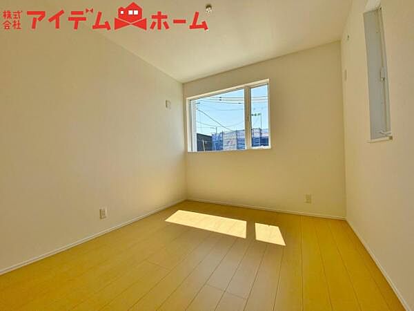2号棟 お子様の成長に合わせて変化できるよう、 使いやすくシンプルに仕上げてあります。