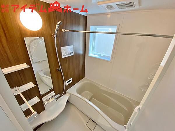 2号棟 1坪タイプのバスルーム。 ゆったり足が伸ばせるので、毎日の疲れを癒やせます。