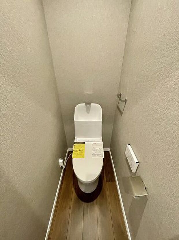 トイレ全体の空間を考慮し、リノベーション致しました。　落ち着いたデザイン、もちろんトイレも新調済み。