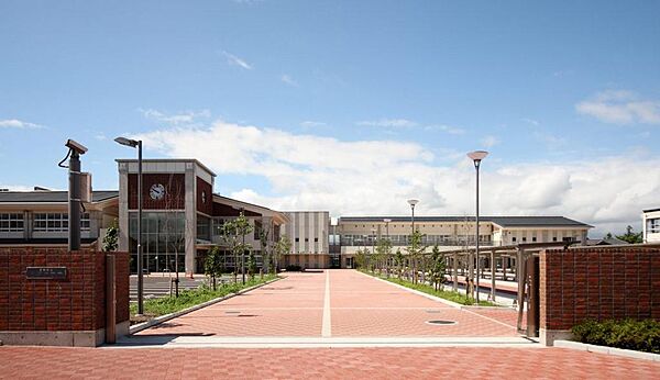 日野中学校　歩1分