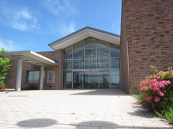 日野町立図書館　歩8分