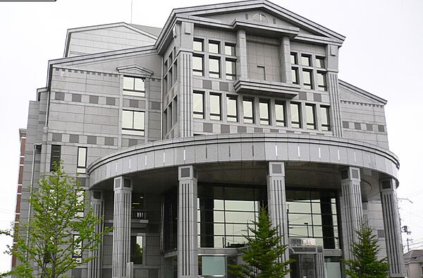 枚方市立中央図書館まで約880ｍ
