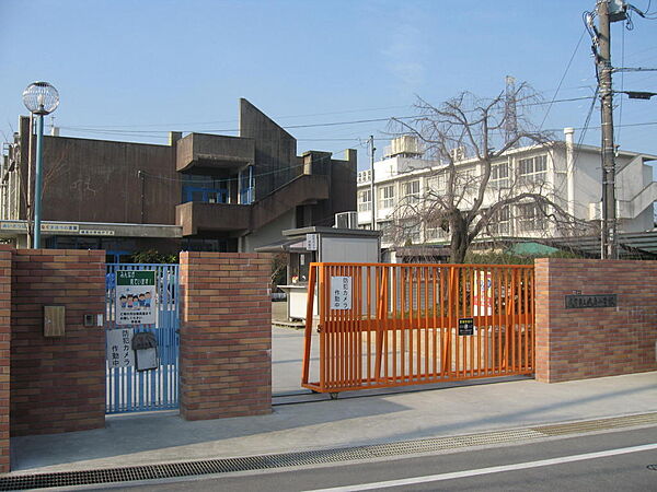 磯島小学校　歩9分