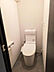 トイレ：新調された清潔感のあるトイレです。