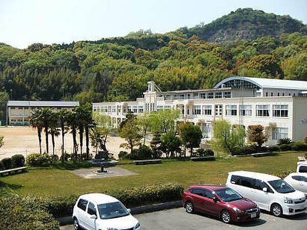 御津中学校　徒歩１３分