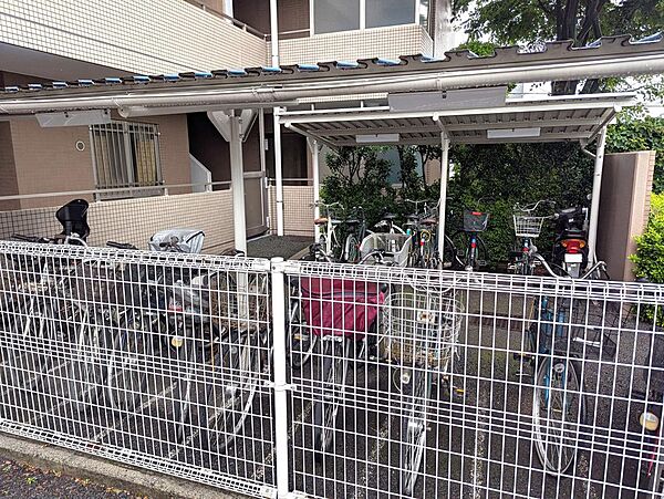 駐輪場には屋根がかかっています！