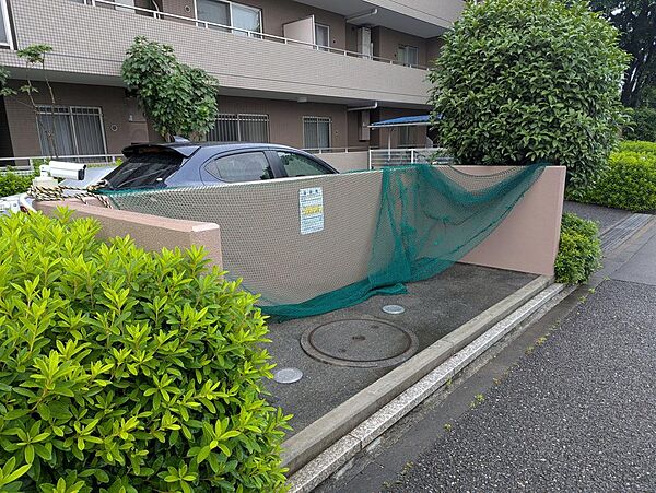 防犯カメラ付きのゴミ捨て場です♪