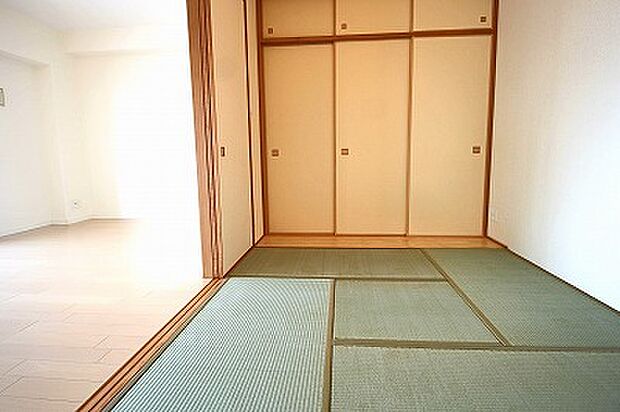 和室は畳を表替え済みです