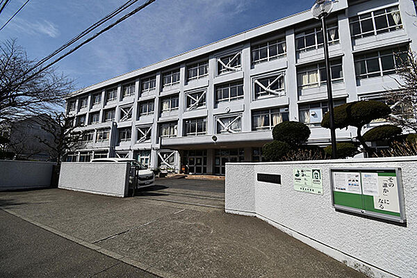 秋葉台中学校まで約1191m