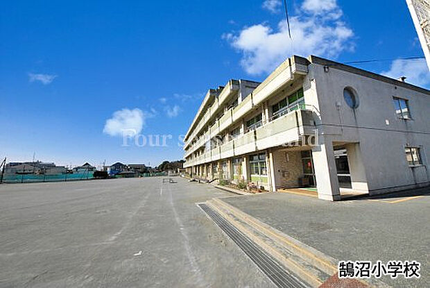 鵠沼小学校まで約435m