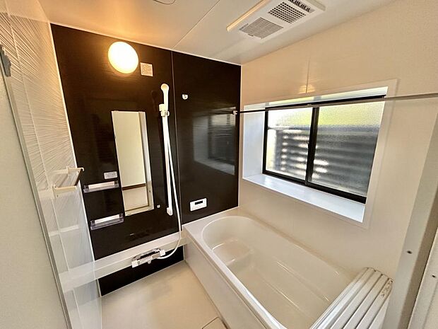 【リフォーム済】浴室はハウステック製のユニットバスを新設しました。足を伸ばせる1坪サイズの広々とした浴槽で、1日の疲れをゆっくり癒すことができますよ。