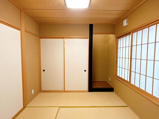 室内 小矢部市石動町6-3