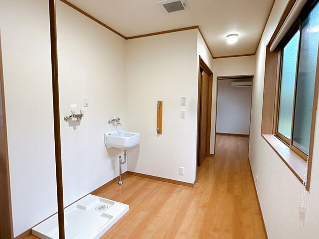 室内 小矢部市石動町6-3