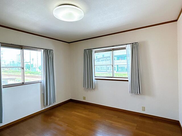 室内 高岡市平成町34-8